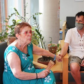 El Servei de Voluntariat de Sant Pere Claver promou i gestiona la participació de persones que, amb el seu temps i compromís, volen ser actors de transformació social, oferint suport i acompanyament a persones vulnerables o en risc d’exclusió, vinculades a la nostra entitat.