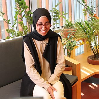 El Servei de Voluntariat de Sant Pere Claver promou i gestiona la participació de persones que, amb el seu temps i compromís, volen ser actors de transformació social, oferint suport i acompanyament a persones vulnerables o en risc d’exclusió, vinculades a la nostra entitat.