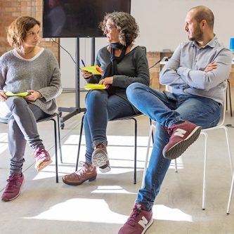 El Servei de Voluntariat de Sant Pere Claver promou i gestiona la participació de persones que, amb el seu temps i compromís, volen ser actors de transformació social, oferint suport i acompanyament a persones vulnerables o en risc d’exclusió, vinculades a la nostra entitat.