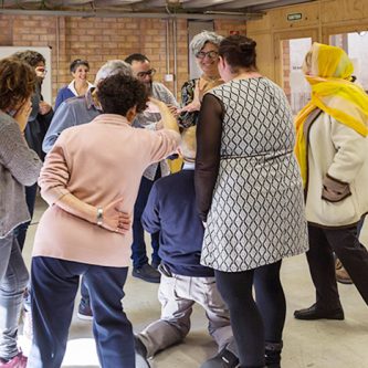 El Servei de Voluntariat de Sant Pere Claver promou i gestiona la participació de persones que, amb el seu temps i compromís, volen ser actors de transformació social, oferint suport i acompanyament a persones vulnerables o en risc d’exclusió, vinculades a la nostra entitat.